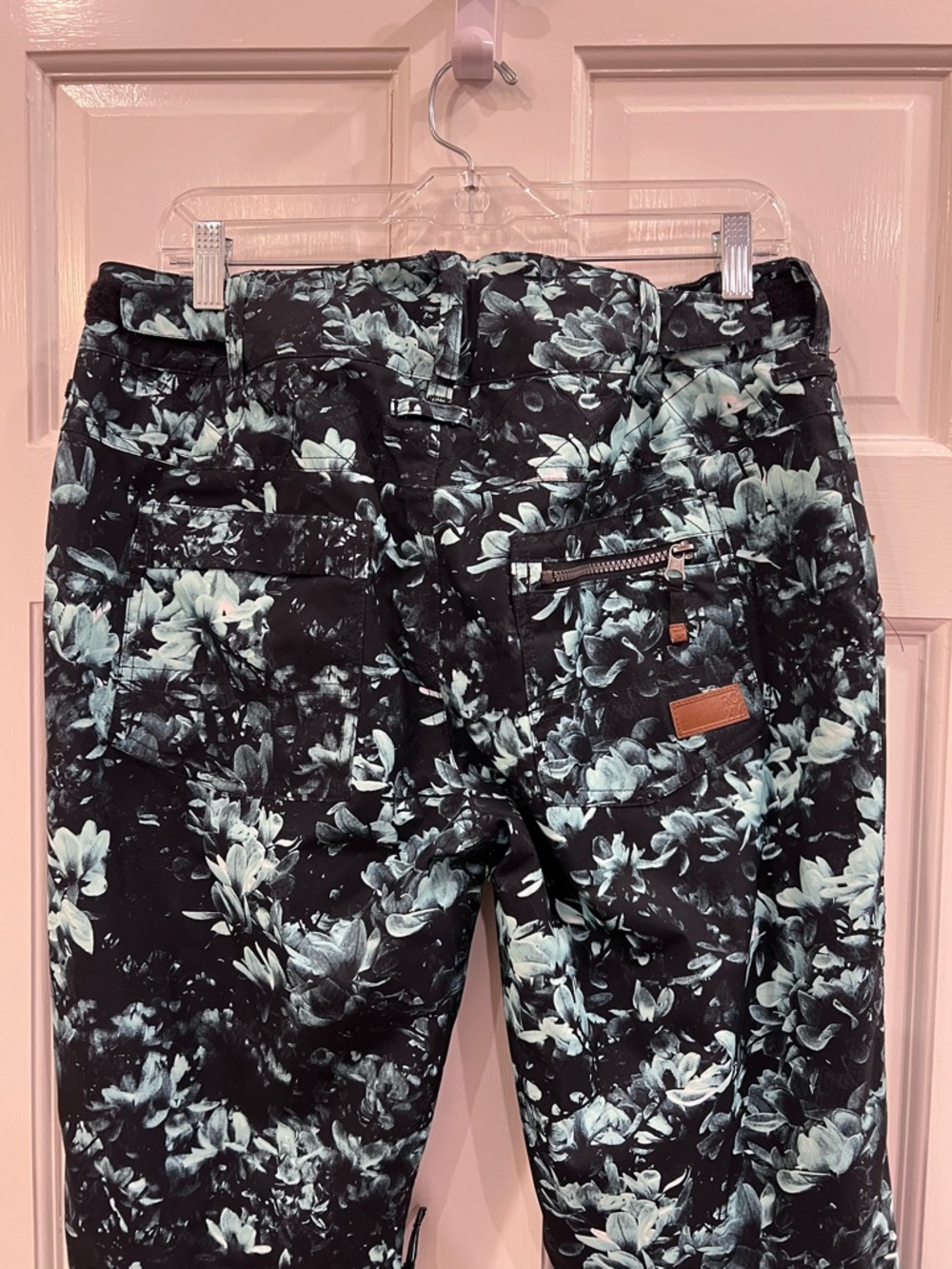 Roxy Nadia Printed Flower Women's Snowboard Pants - True Black Akio, Size Large - Picture 10 of 15